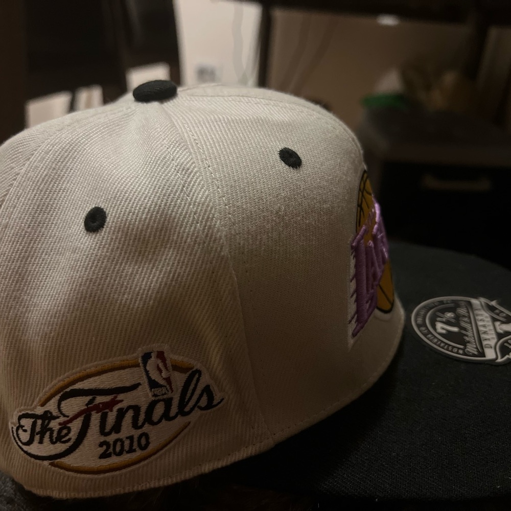 NBA hat - Picture 3 of 5
